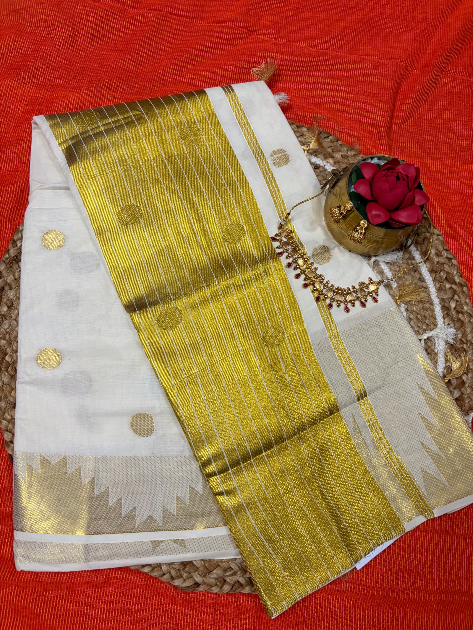PURE COTTON GOLD STRIPE TEMPLE MOTIF KASAVU SAREE